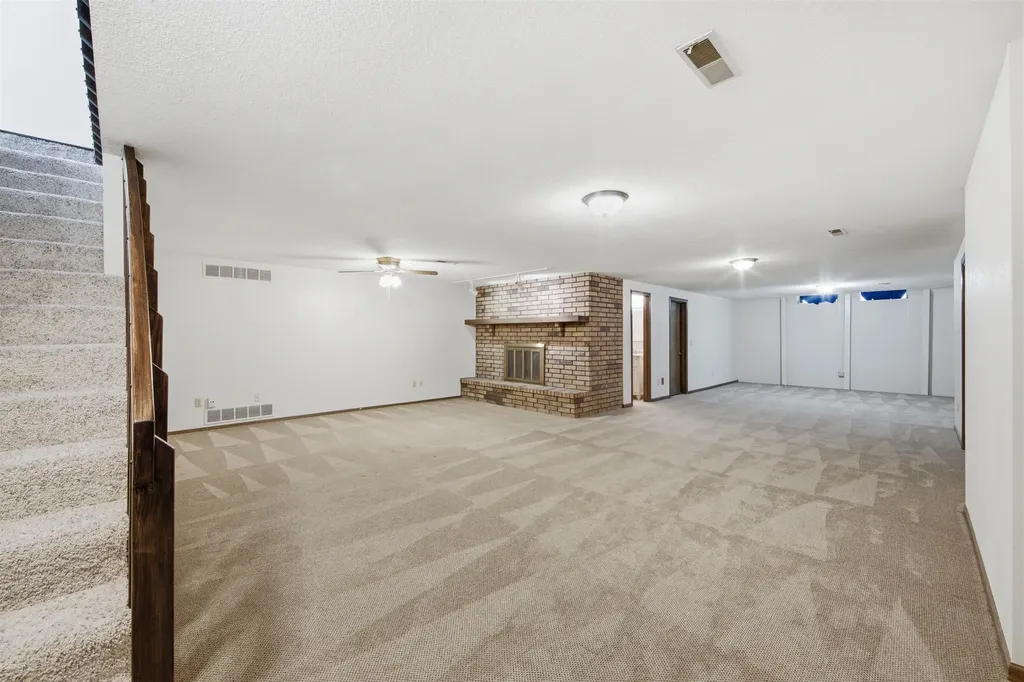 2314 N Bromfield Wichita KS 67226