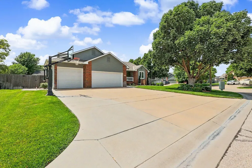 2510 N Shefford Court Wichita KS 67205