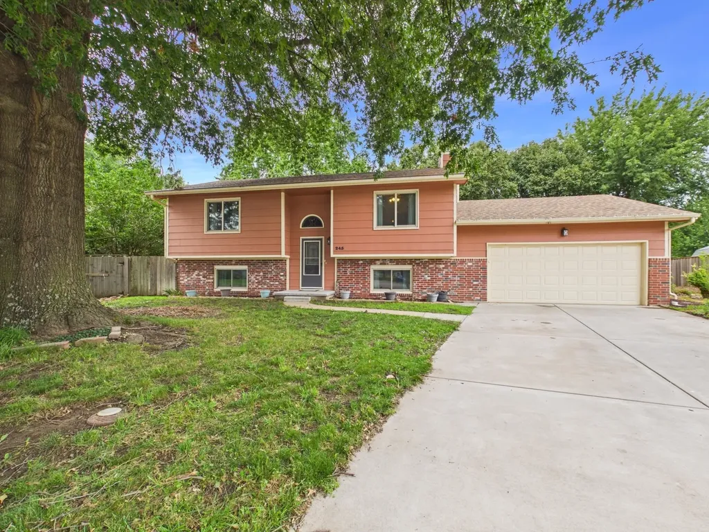 245 N Cherokee Court Kechi KS 67067