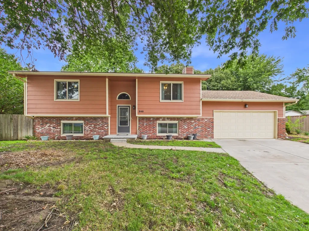 245 N Cherokee Court Kechi KS 67067