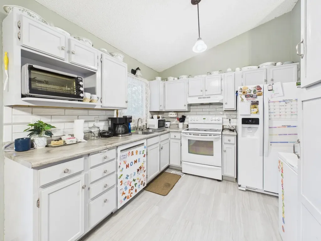 245 N Cherokee Court Kechi KS 67067