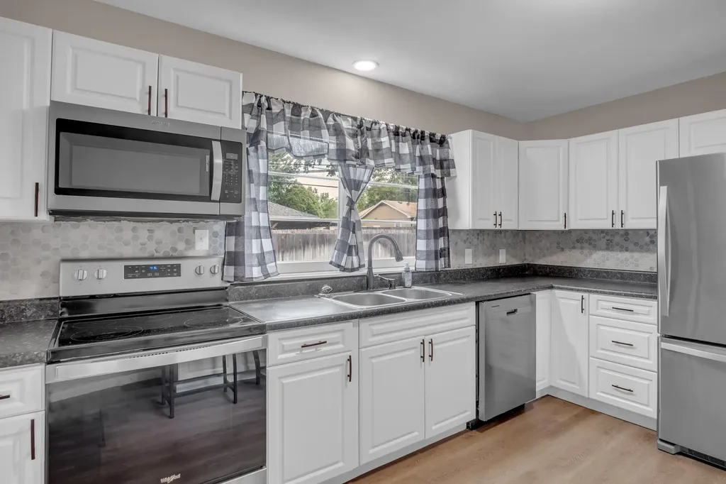 1412 W 8th Street Newton KS 67114