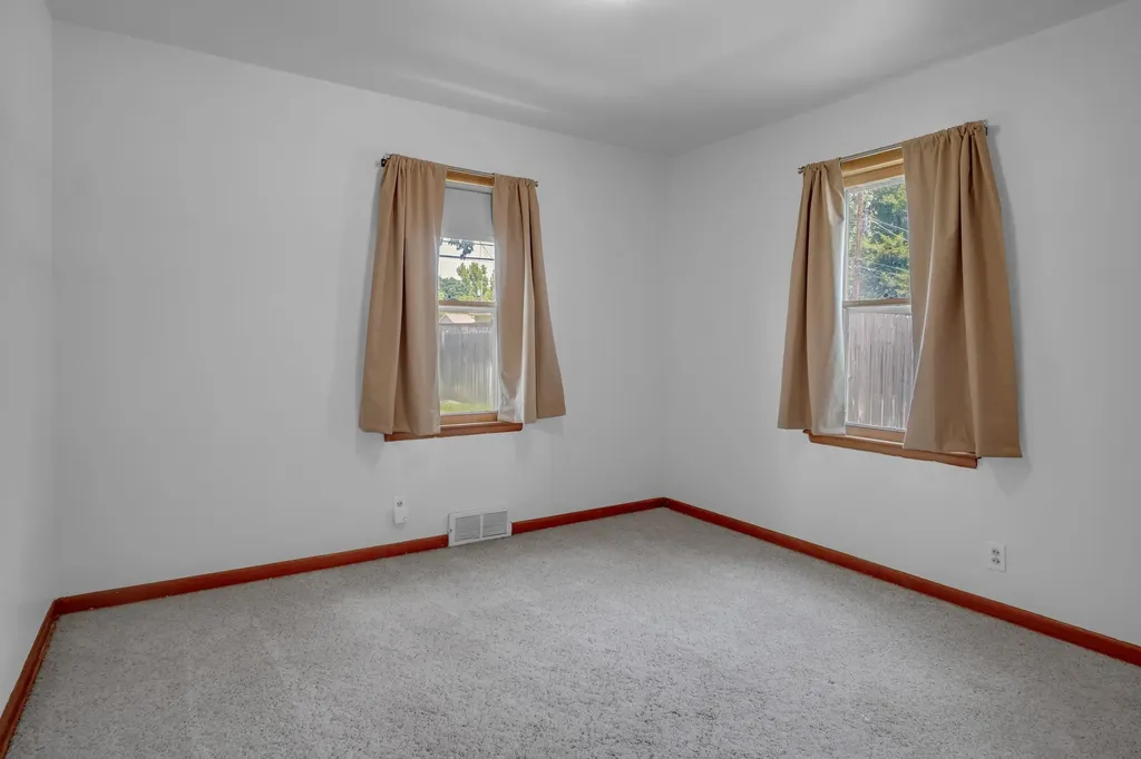 1412 W 8th Street Newton KS 67114