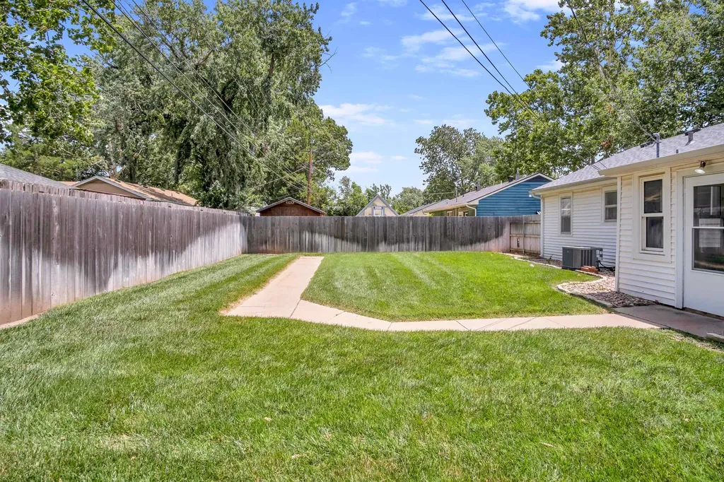 1412 W 8th Street Newton KS 67114