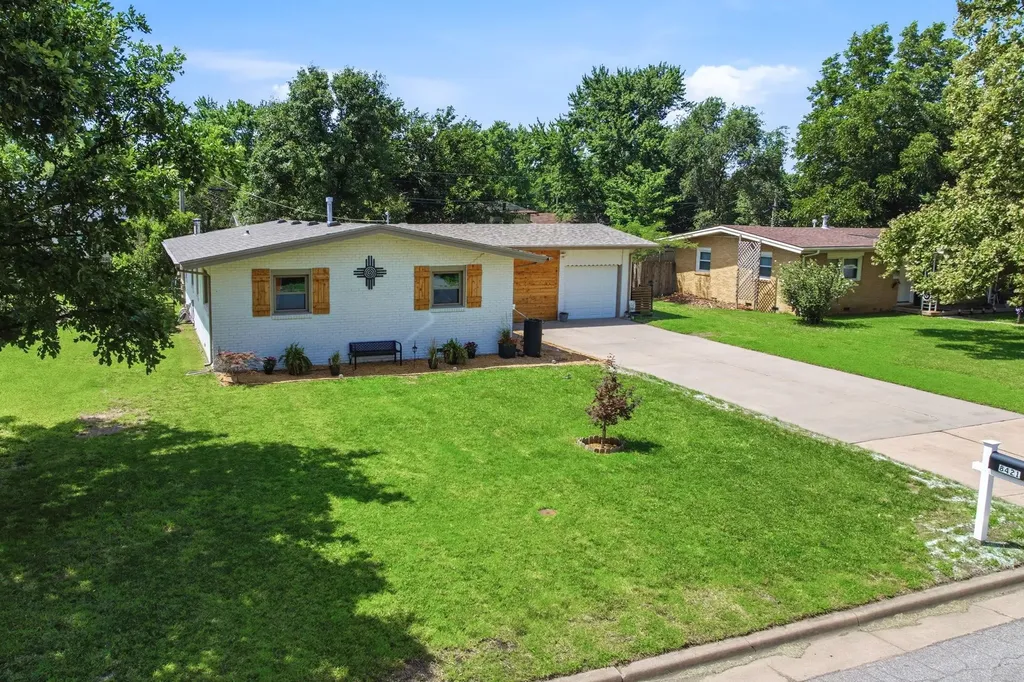 8421 W 9th Street N Wichita KS 67212