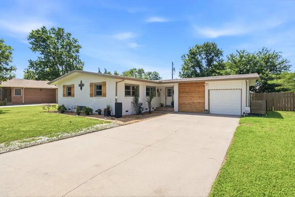 8421 W 9th Street N Wichita KS 67212