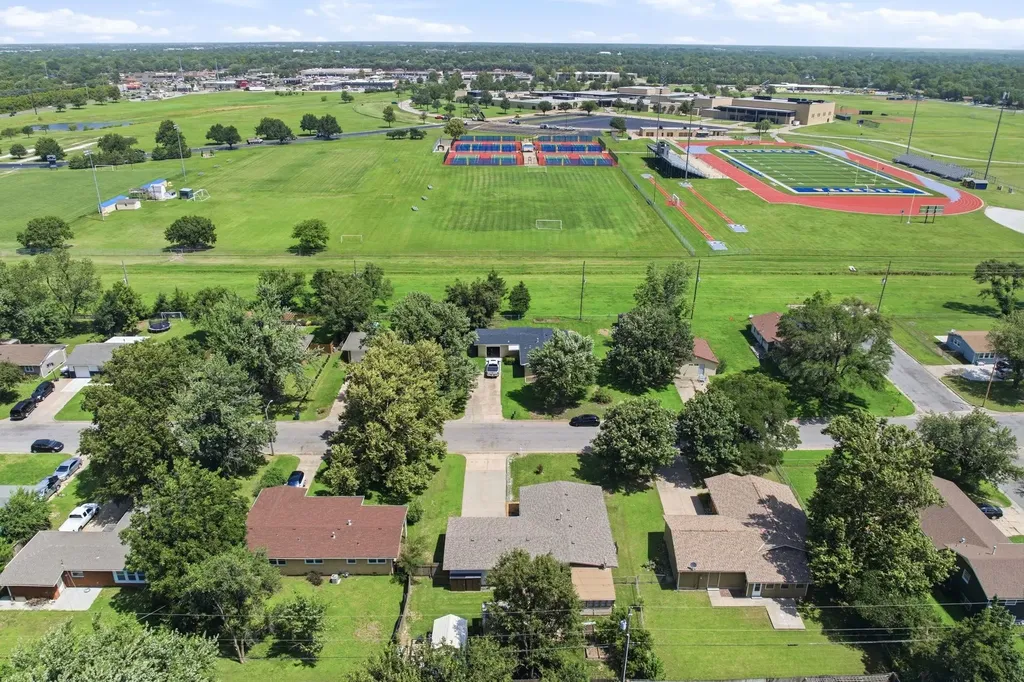 8421 W 9th Street N Wichita KS 67212