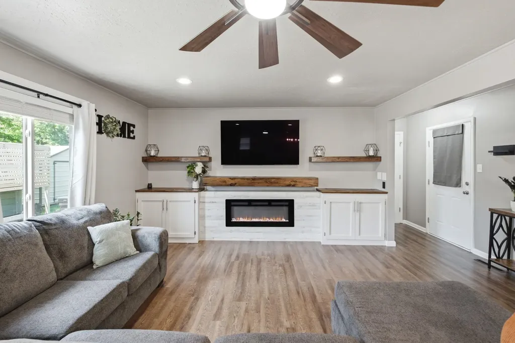 8421 W 9th Street N Wichita KS 67212