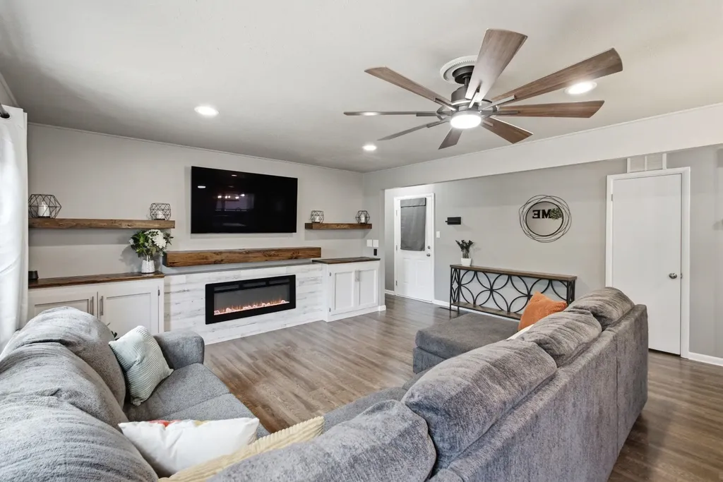 8421 W 9th Street N Wichita KS 67212