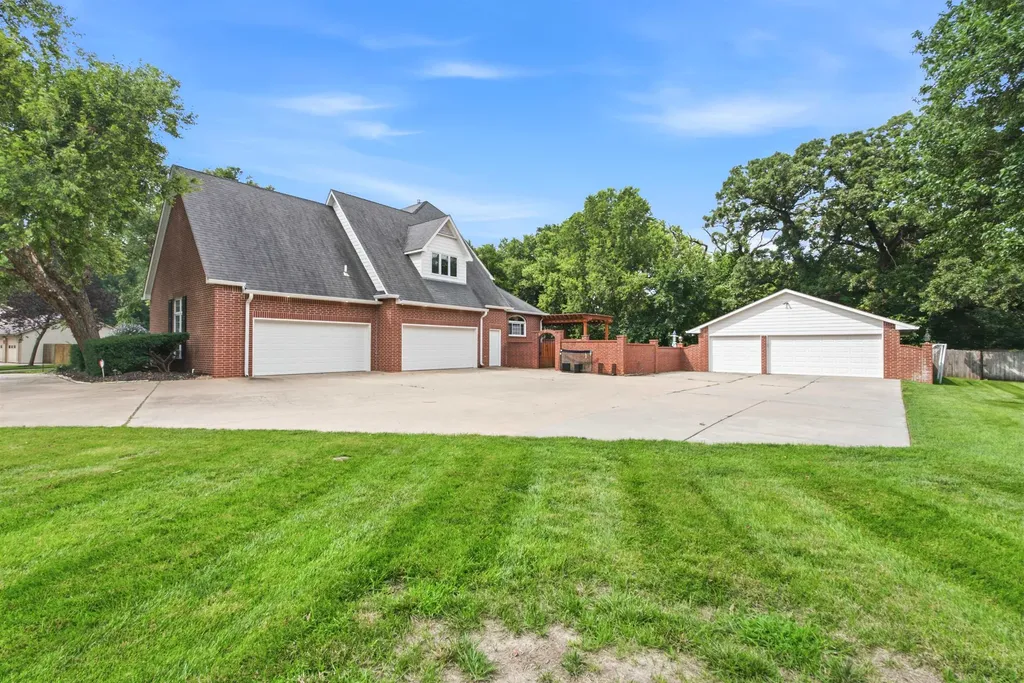 419 N Brook Forest Road Derby KS 67037