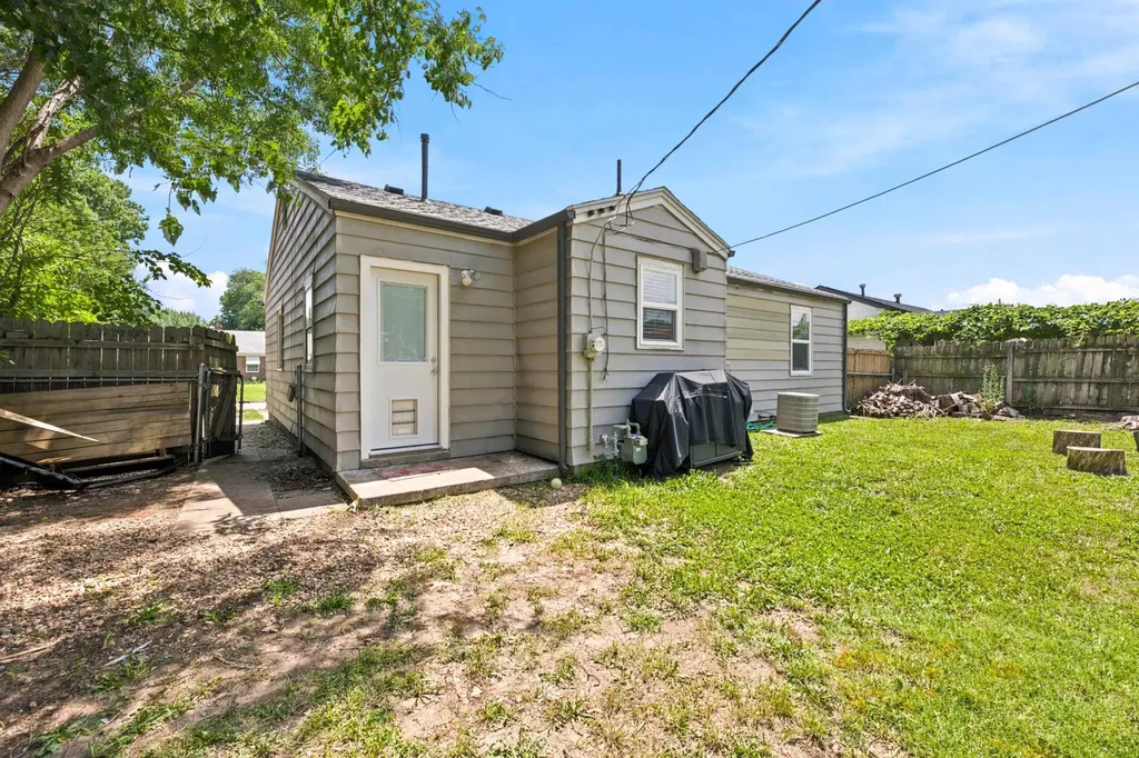831 S Christine Avenue Wichita KS 67218