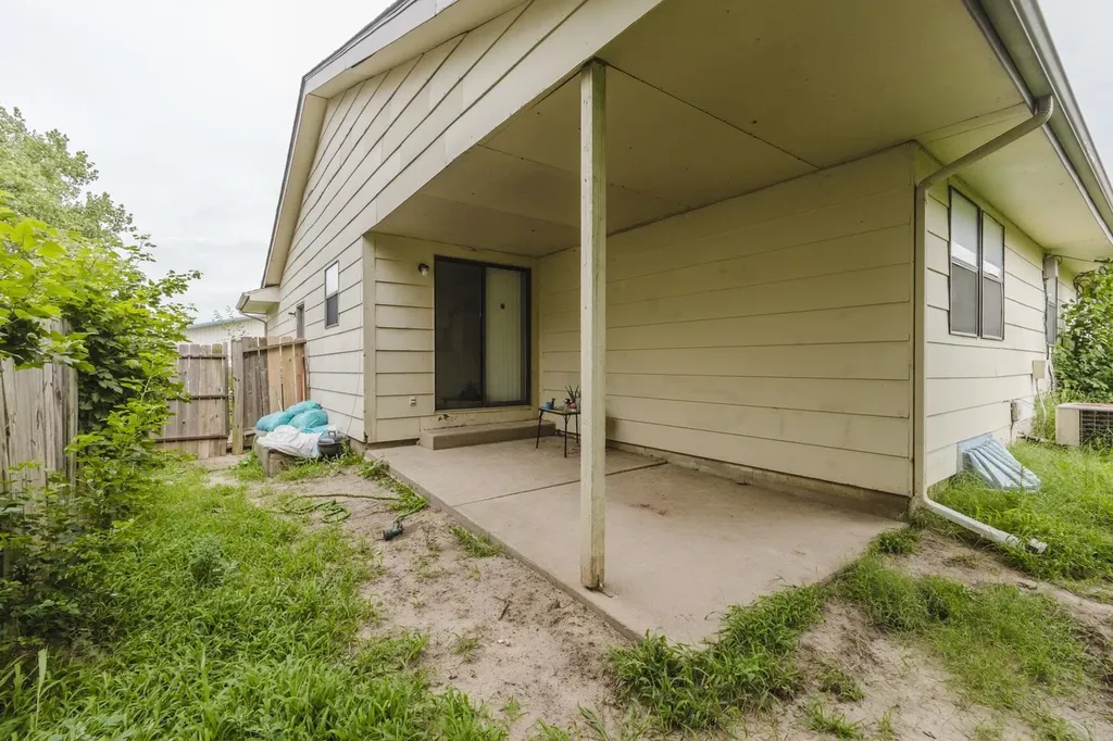3159 S Bunker Hill Wichita KS 67210