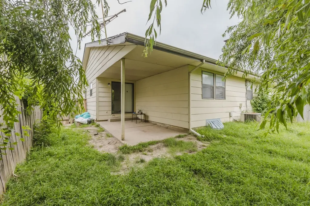 3159 S Bunker Hill Wichita KS 67210