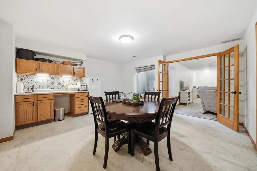 941 Sandalwood Wichita KS 67230