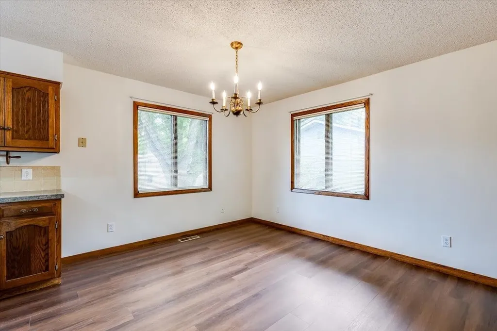 727 Crescent Hesston KS 67062