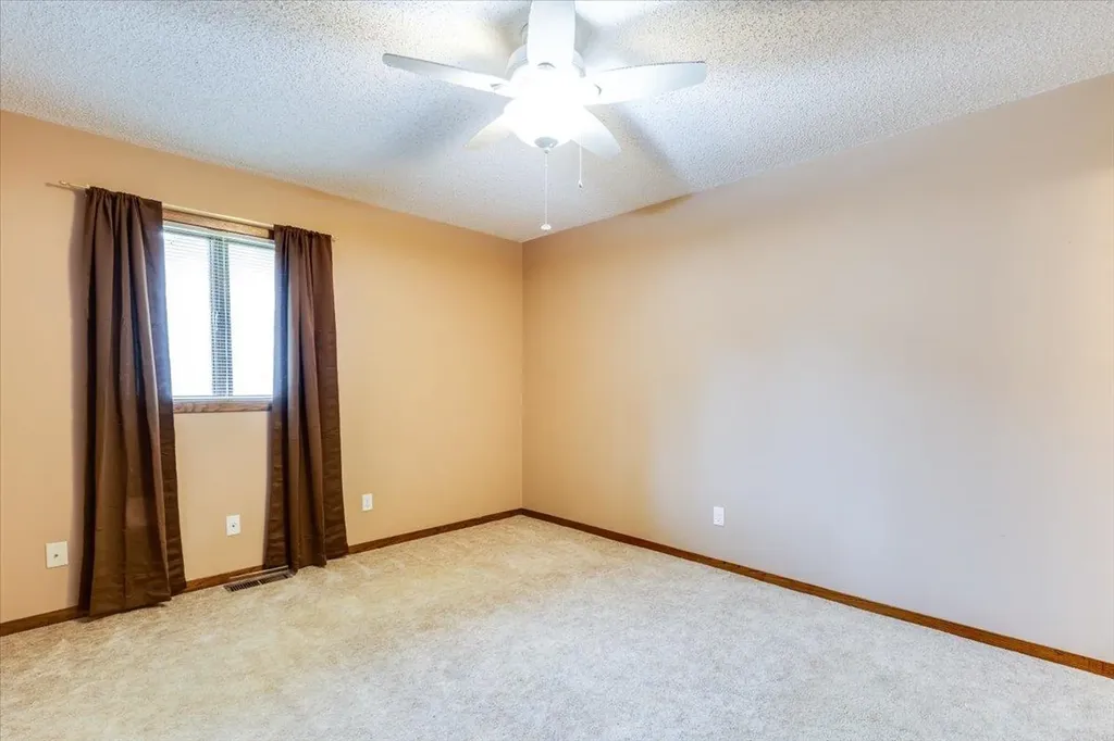 727 Crescent Hesston KS 67062
