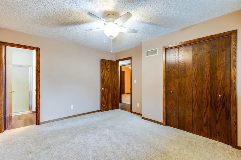 727 Crescent Hesston KS 67062