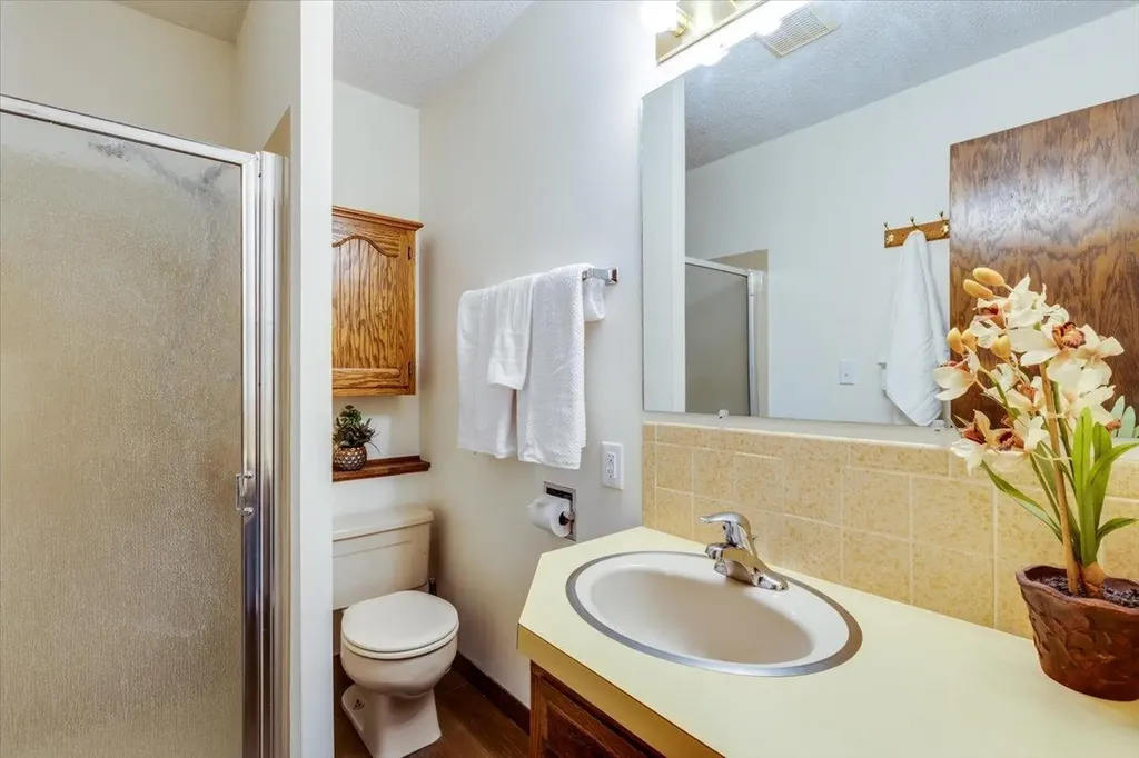 727 Crescent Hesston KS 67062