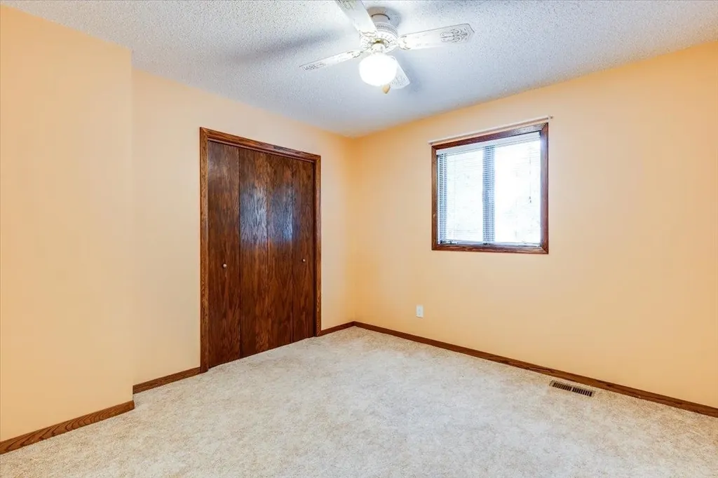 727 Crescent Hesston KS 67062