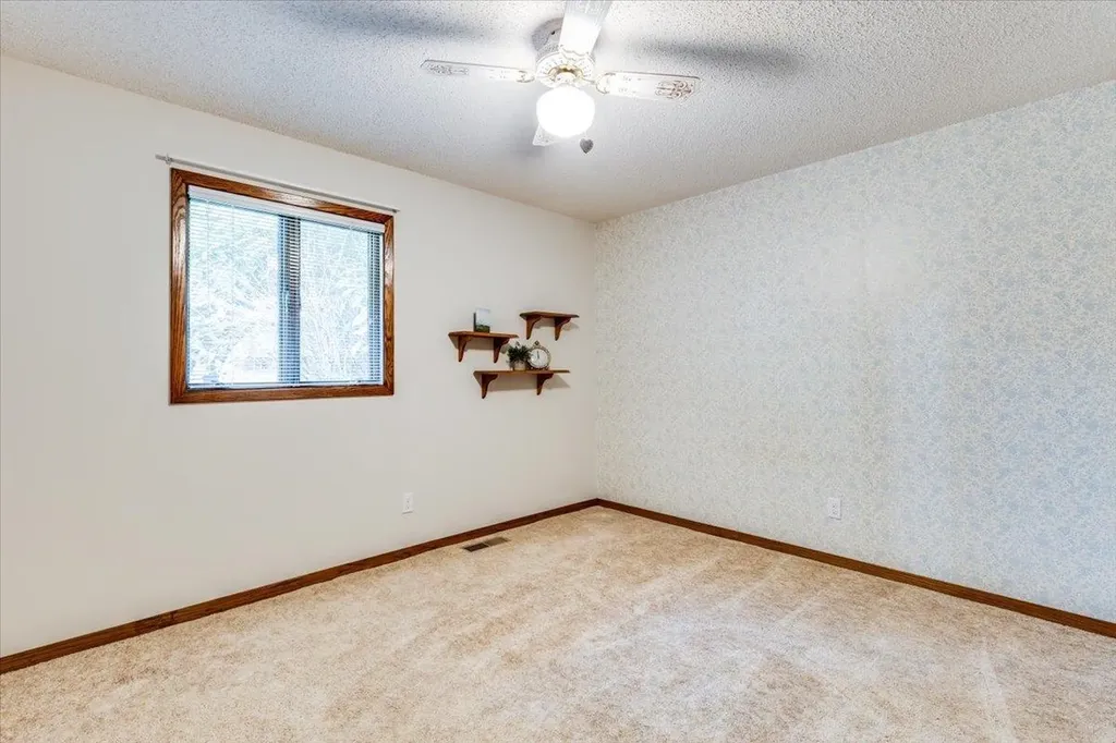 727 Crescent Hesston KS 67062