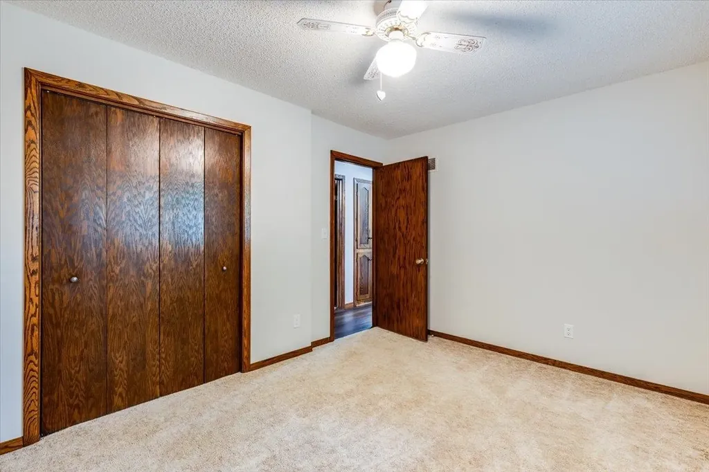 727 Crescent Hesston KS 67062