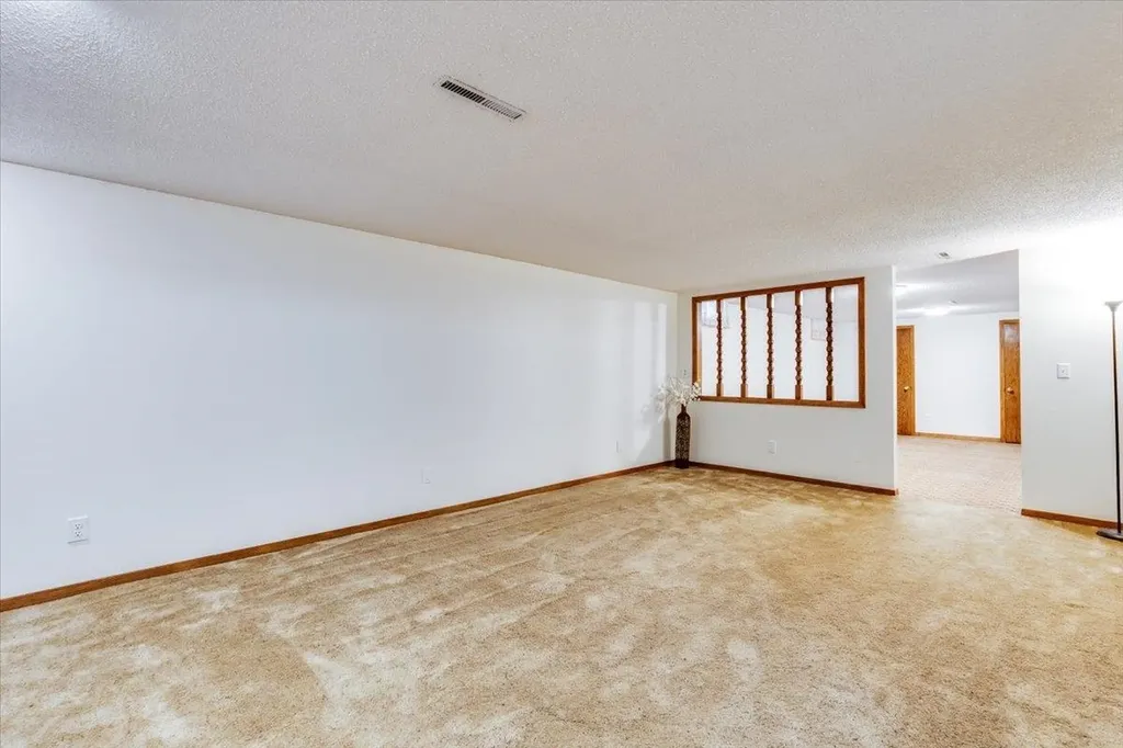 727 Crescent Hesston KS 67062