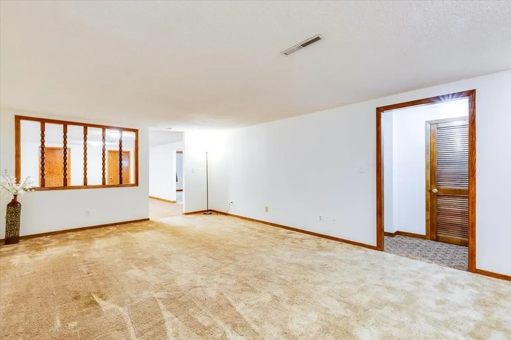 727 Crescent Hesston KS 67062