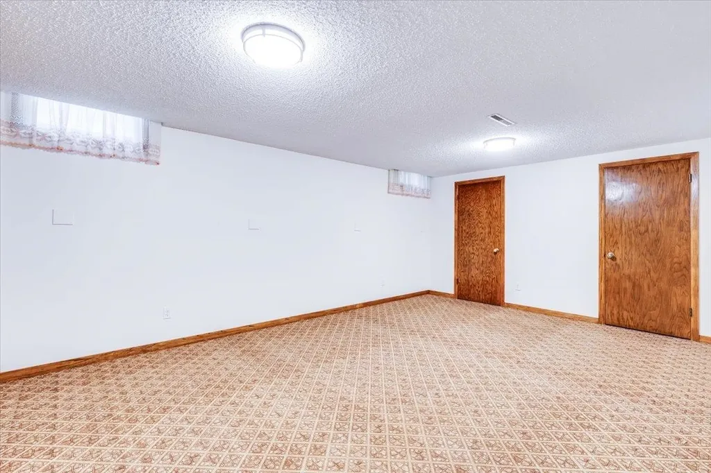 727 Crescent Hesston KS 67062