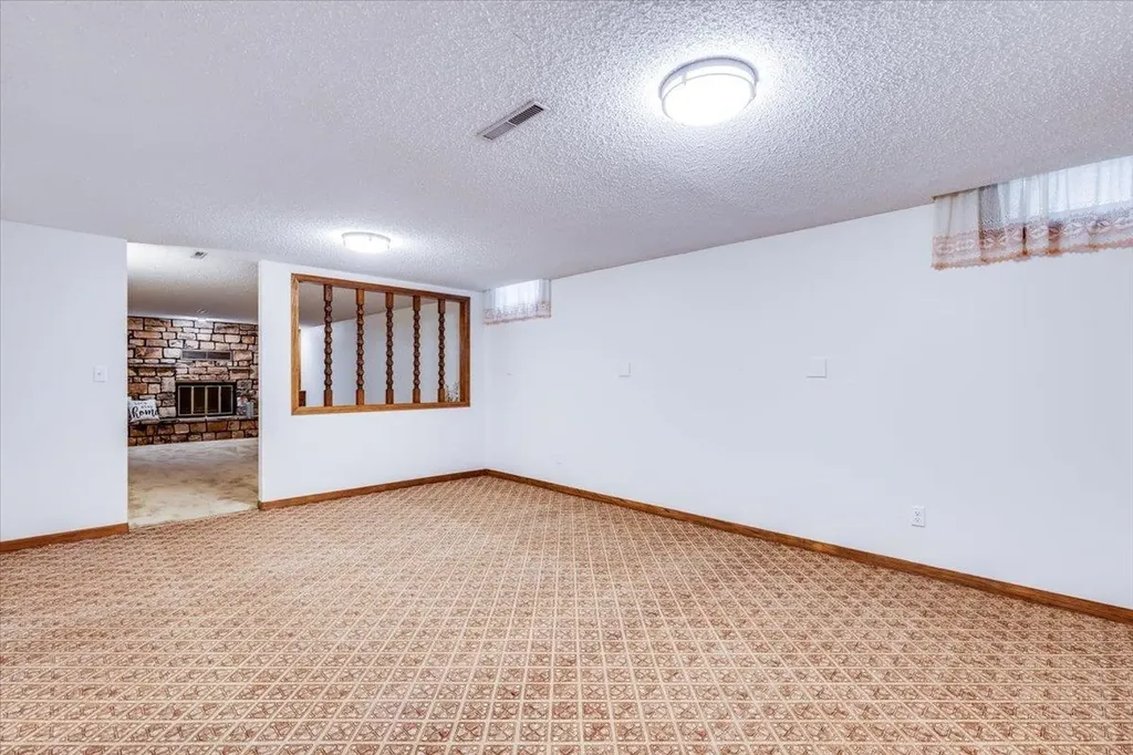 727 Crescent Hesston KS 67062