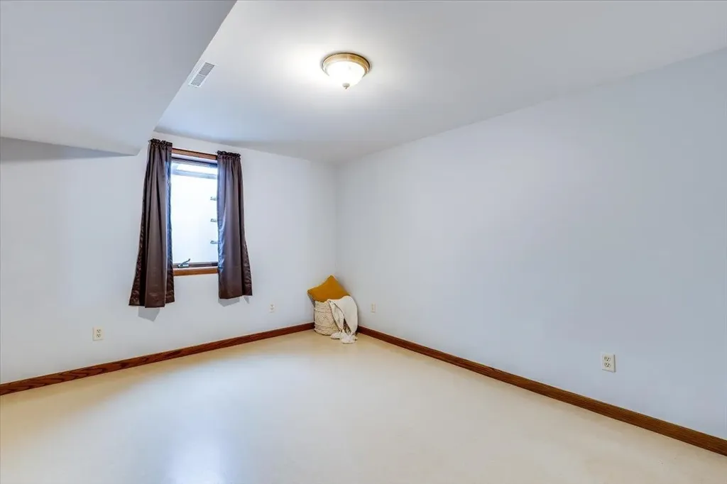 727 Crescent Hesston KS 67062