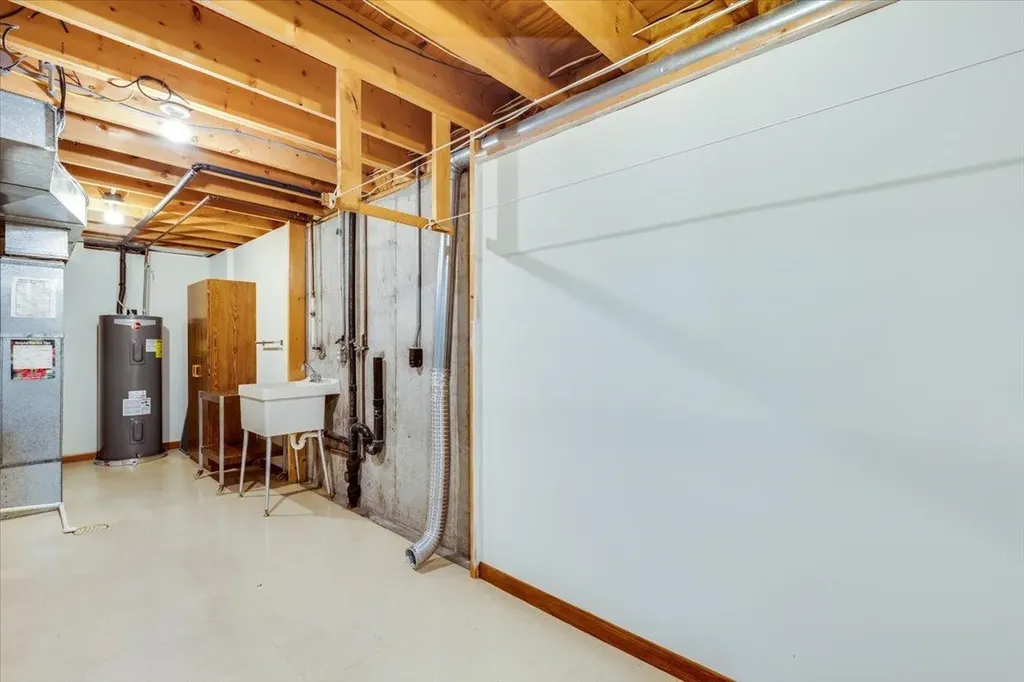 727 Crescent Hesston KS 67062