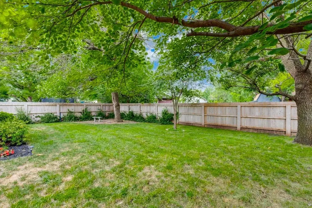 727 Crescent Hesston KS 67062