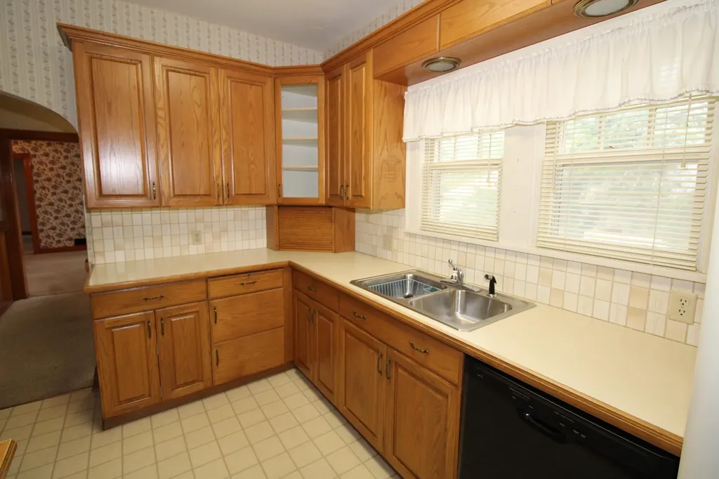 823 W Pine Avenue El Dorado KS 67042
