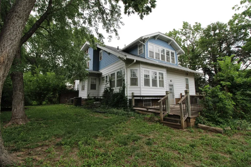 823 W Pine Avenue El Dorado KS 67042