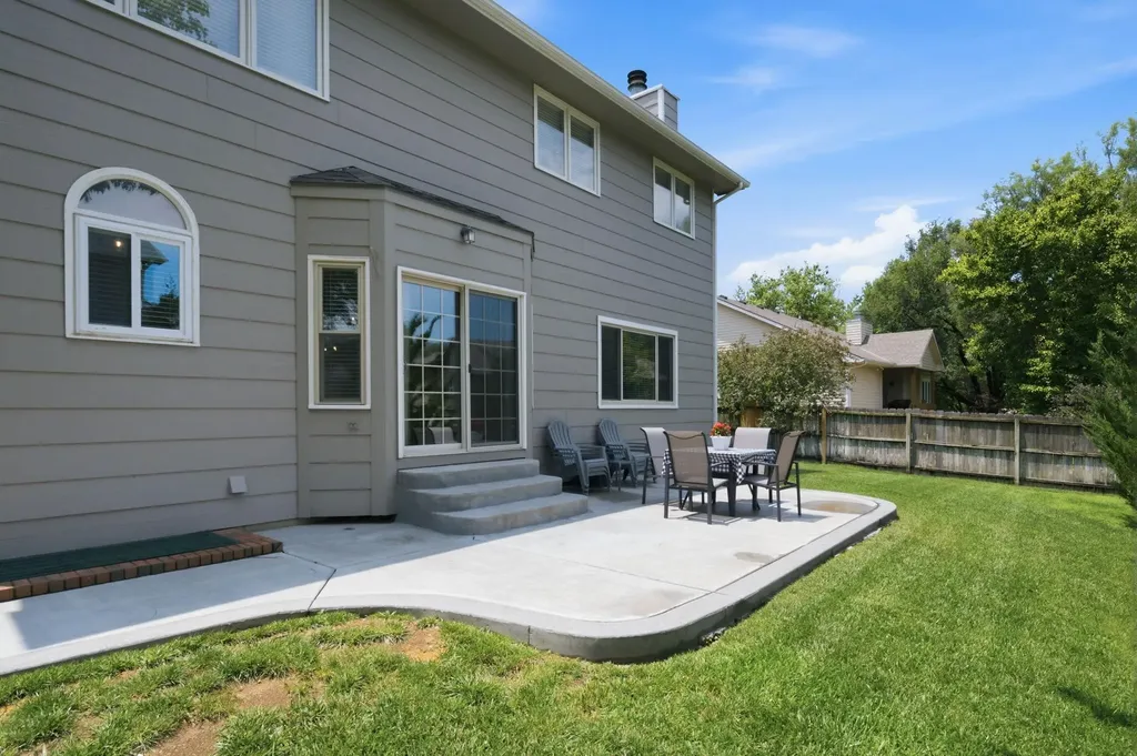 224 N Pinecrest Court Andover KS 67002