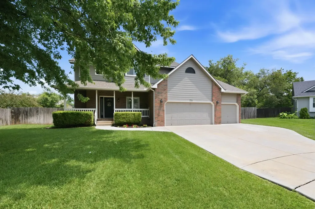 224 N Pinecrest Court Andover KS 67002