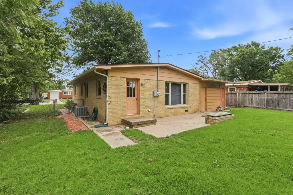 6039 N East Park View Park City KS 67219