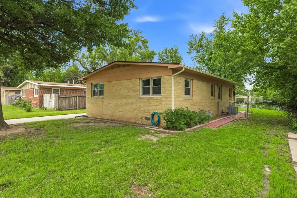 6039 N East Park View Park City KS 67219