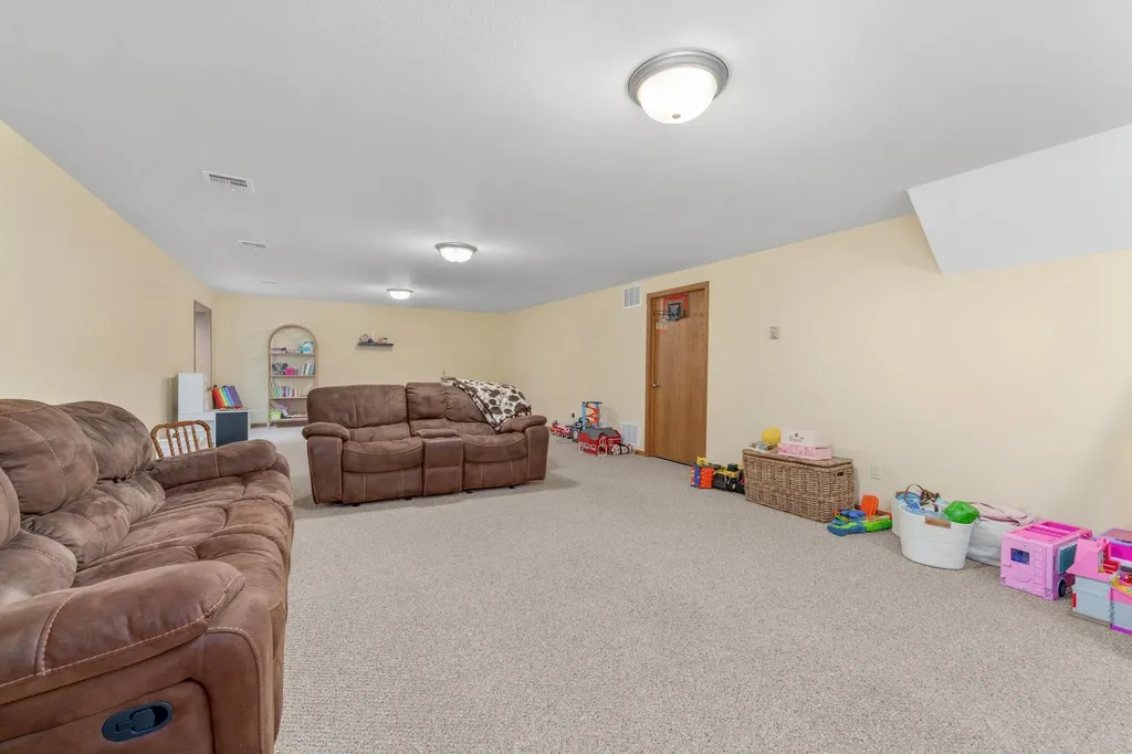 303 E Evergreen Court Cheney KS 67025