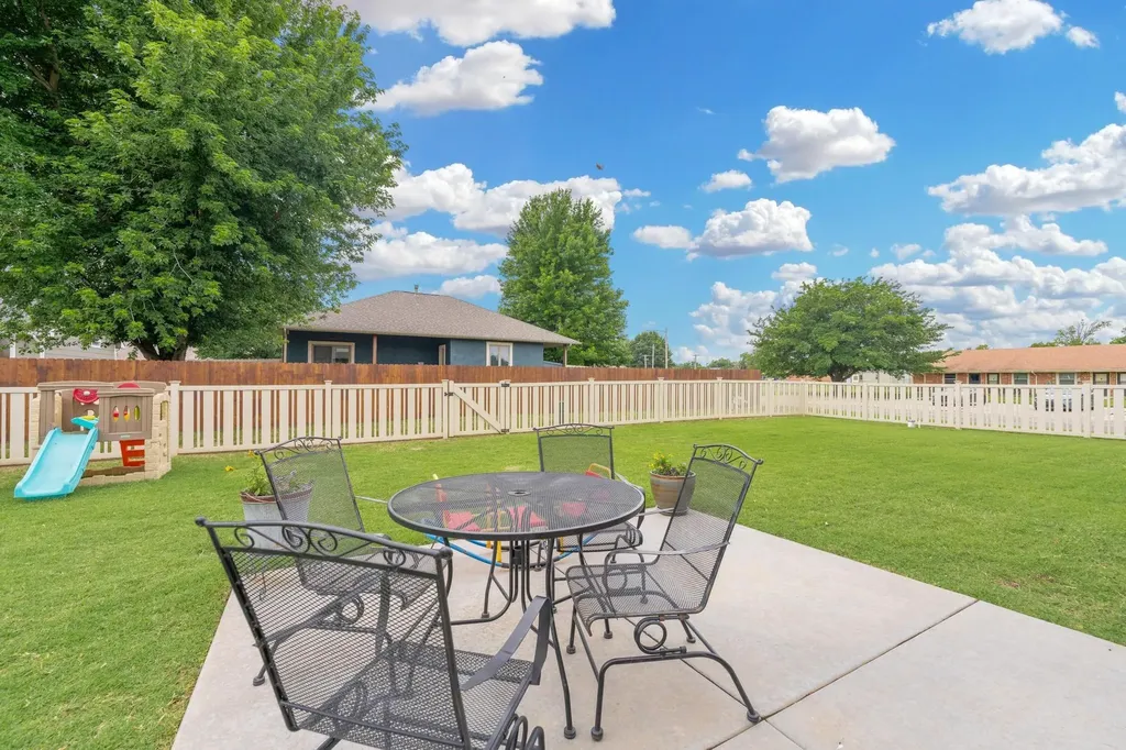 303 E Evergreen Court Cheney KS 67025