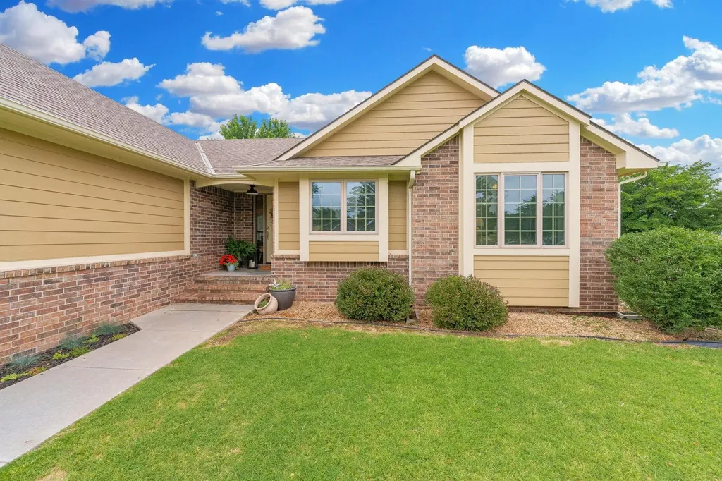 303 E Evergreen Court Cheney KS 67025
