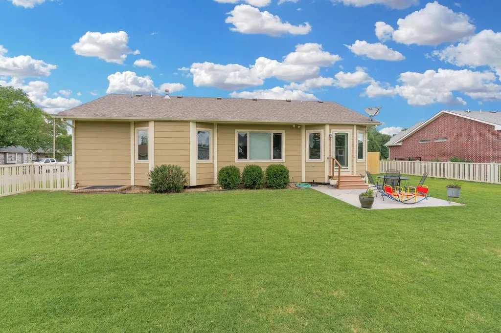 303 E Evergreen Court Cheney KS 67025