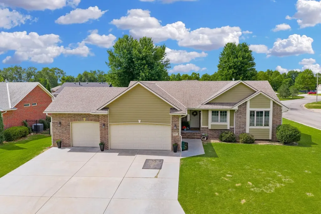 303 E Evergreen Court Cheney KS 67025