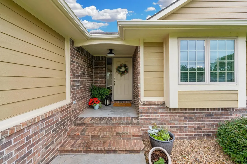 303 E Evergreen Court Cheney KS 67025