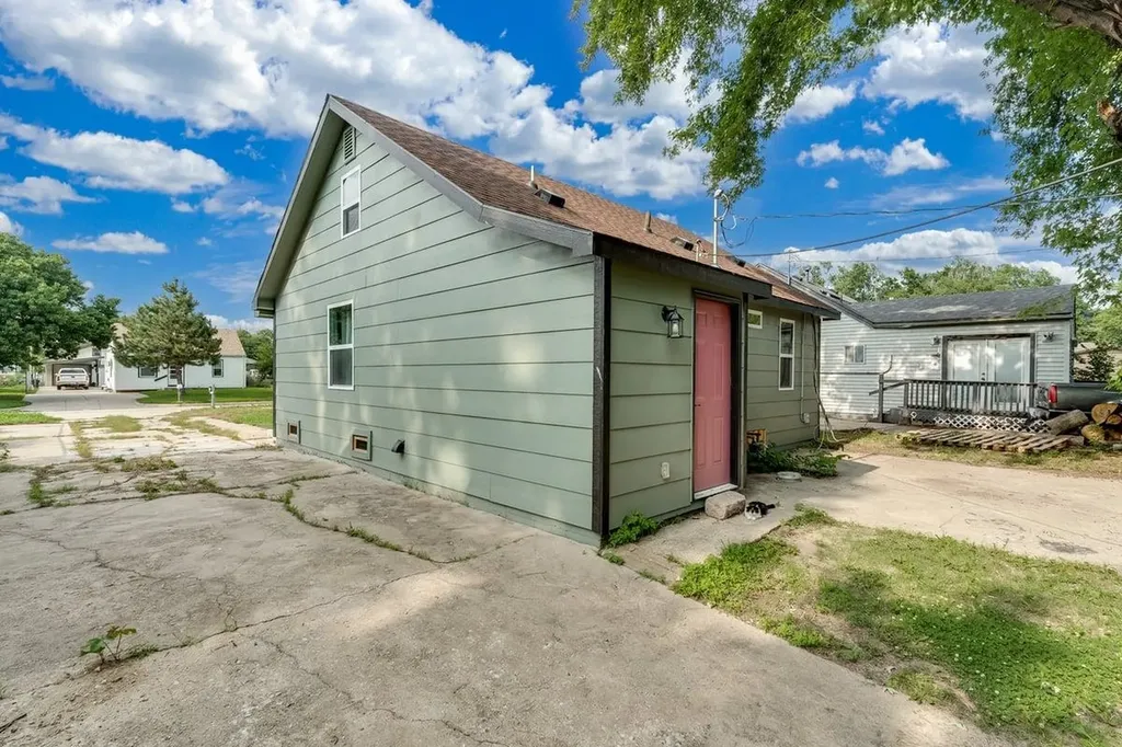 1917 E 24th Street N Wichita KS 67219
