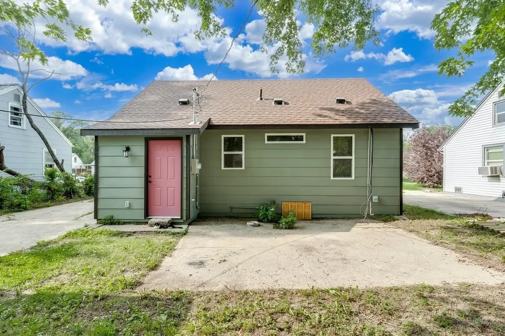 1917 E 24th Street N Wichita KS 67219