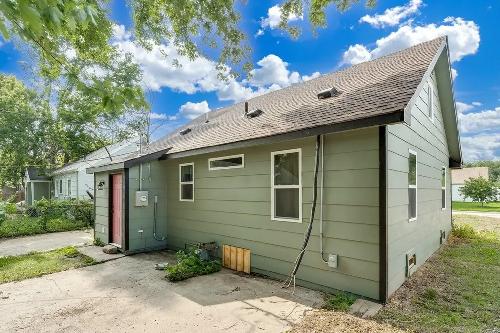 1917 E 24th Street N Wichita KS 67219