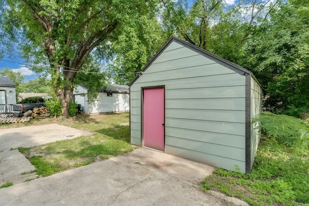 1917 E 24th Street N Wichita KS 67219