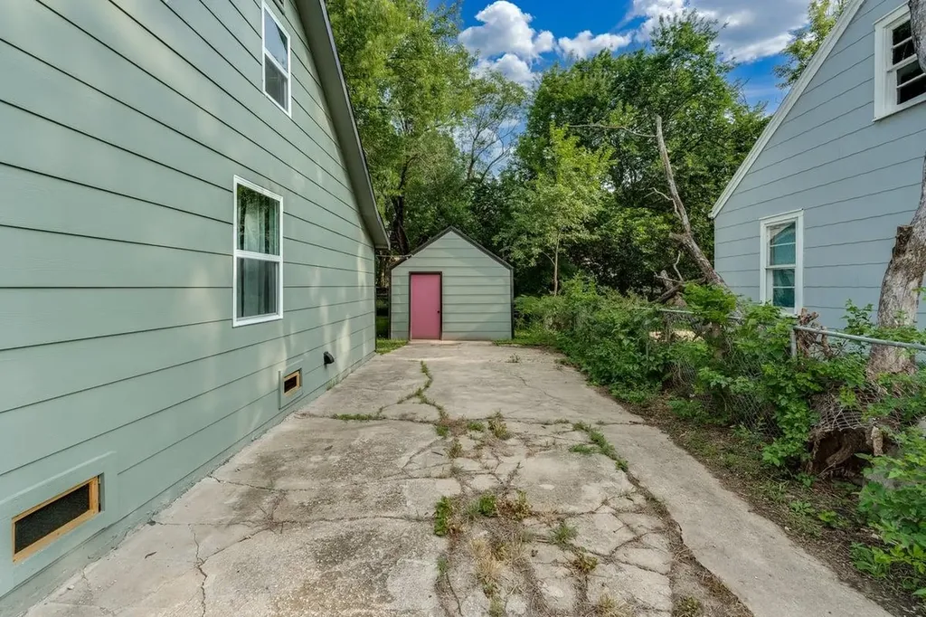 1917 E 24th Street N Wichita KS 67219