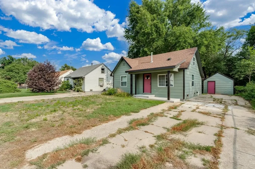 1917 E 24th Street N Wichita KS 67219